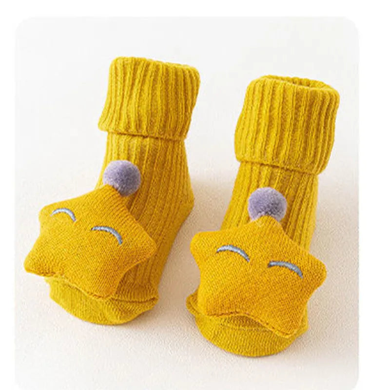 Baby socks in cotton with breathable sweat-absorbing features, available in multiple colours and XS S M sizes for infants
