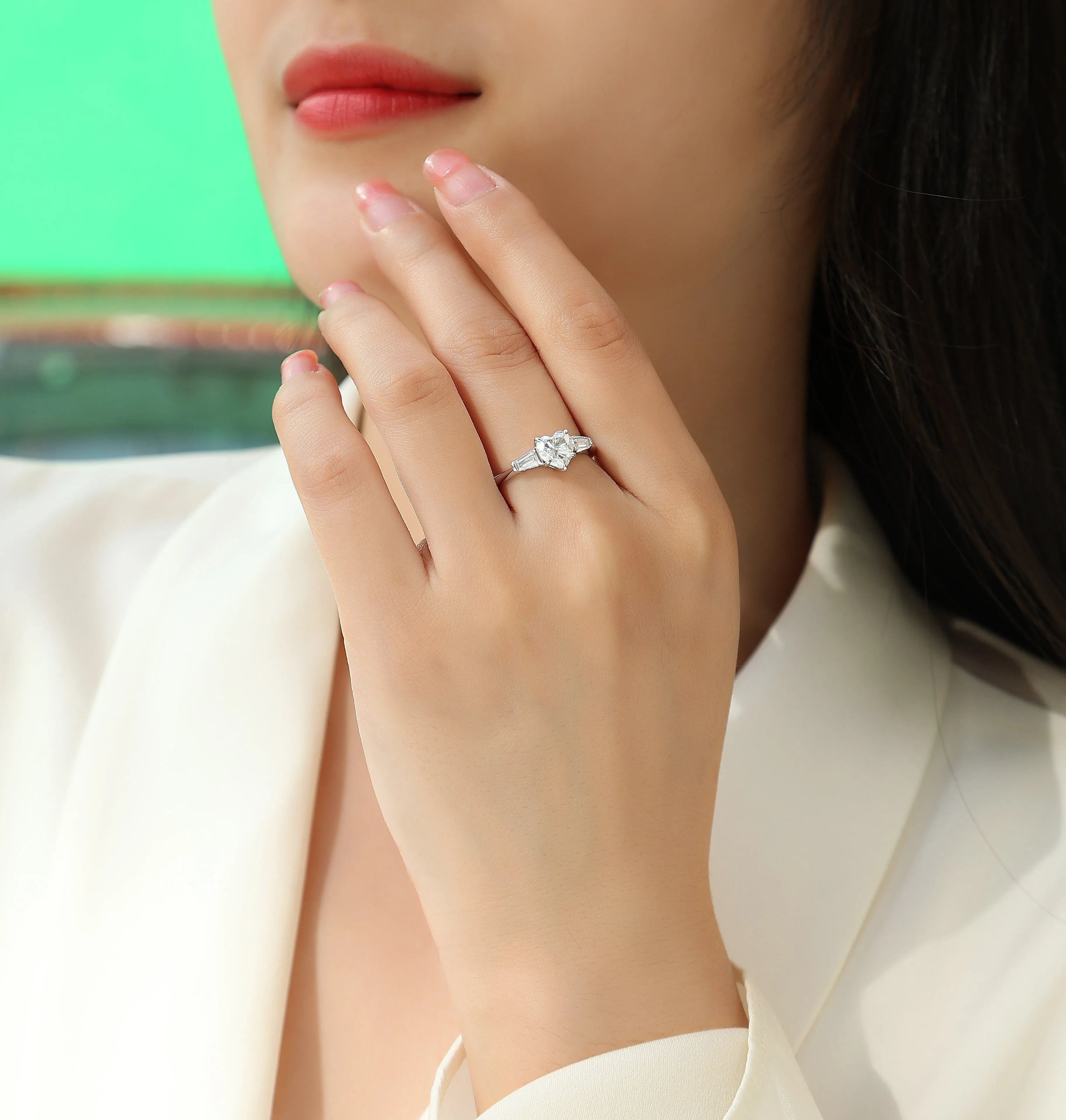 Heart-shaped moissanite wedding ring set in S925 silver with platinum plating, ring sizes 5-9, gift box