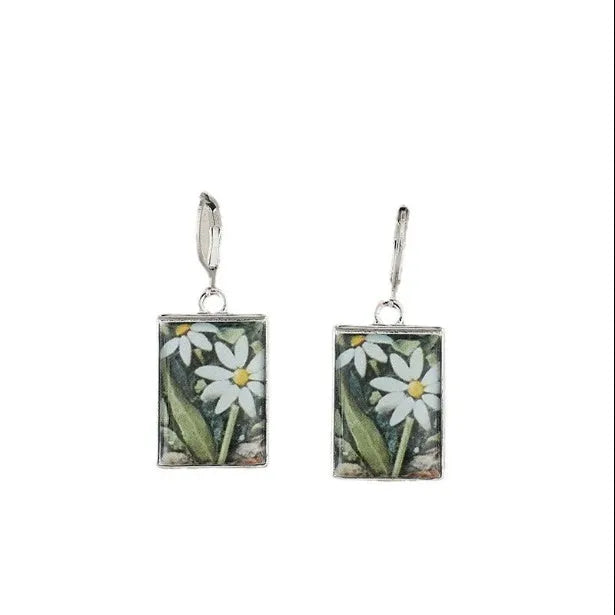 Silver alloy rectangular epoxy ear clip with little daisy inlay, retro style