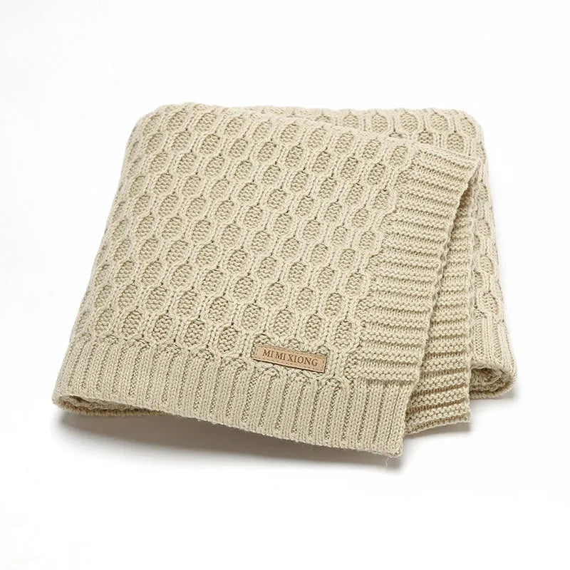 Solid colour infant hug blanket with three-dimensional lines texture showing 70×90cm dimensions