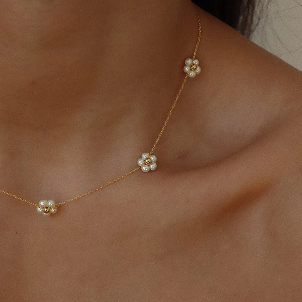 Simple pearl flower necklace on alloy chain, gold colour, 40+5cm length, adjustable circumference