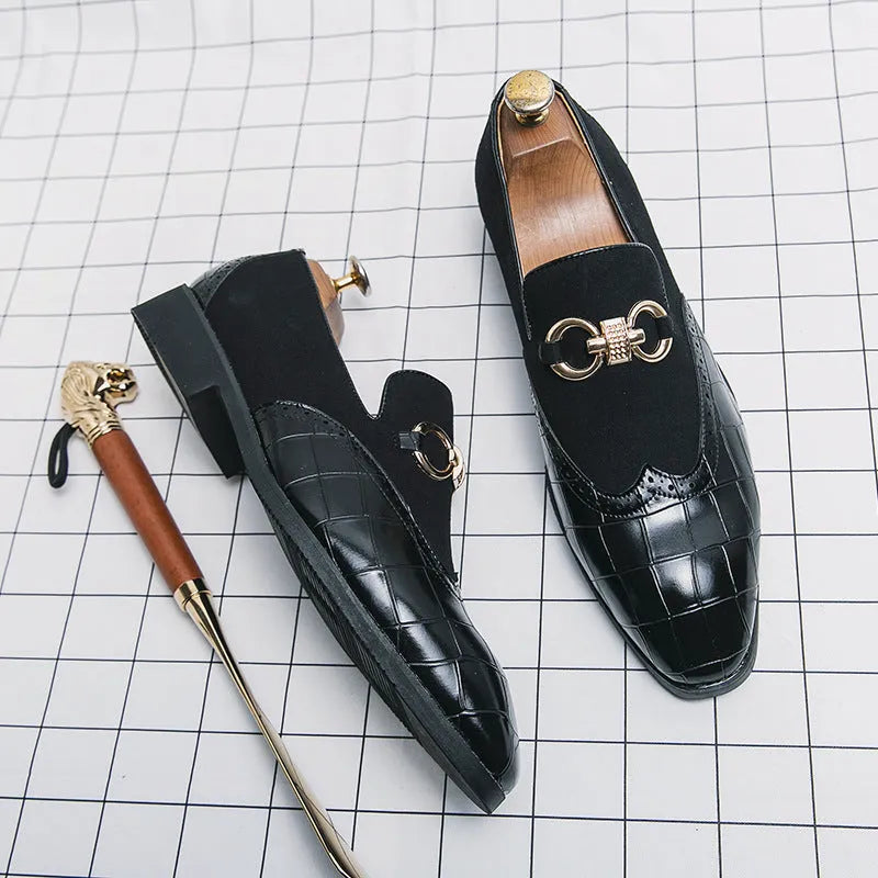 Korean style men's leather shoes with pointed toe and rubber sole in black or green colour.
