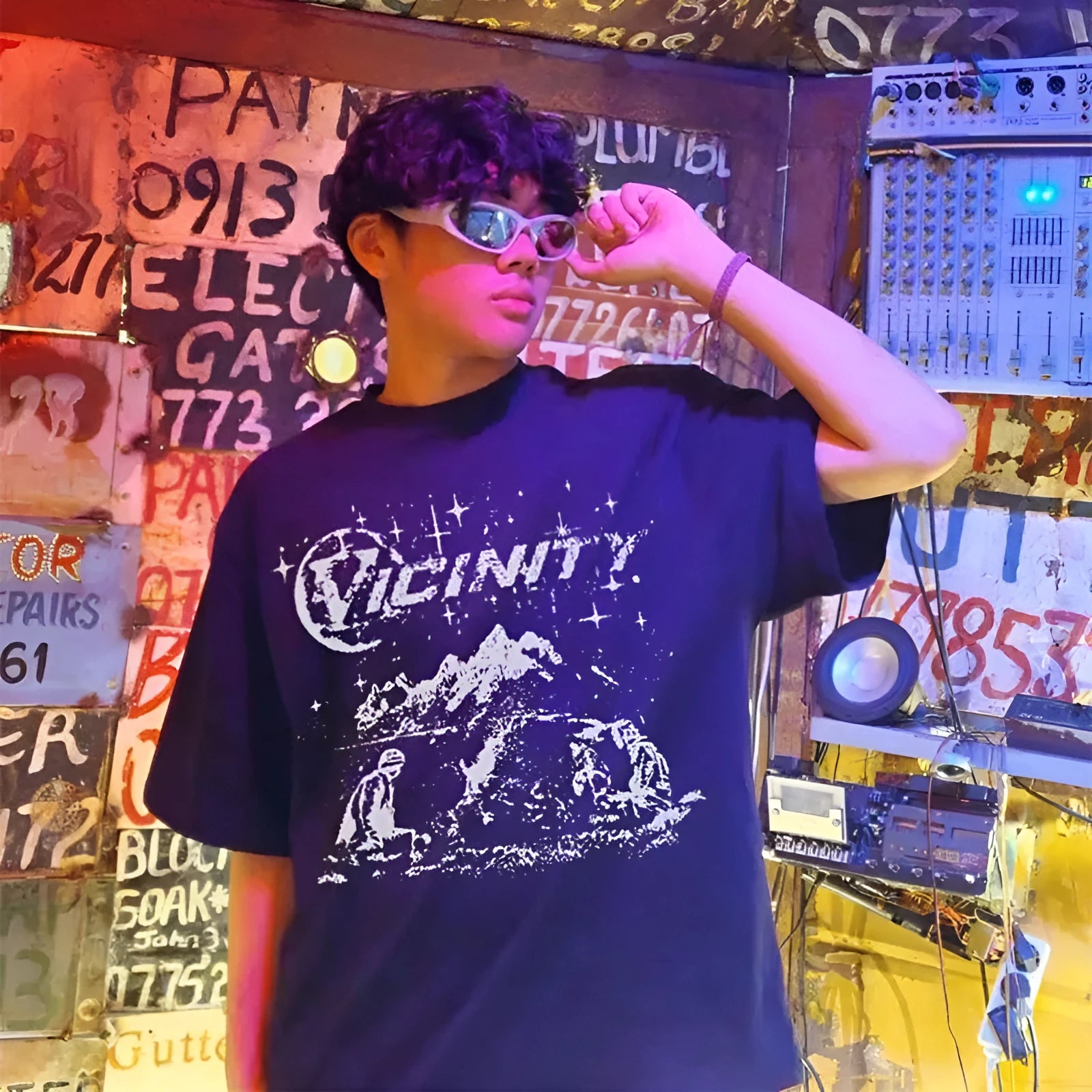 Y2g men's loose black cotton t-shirt with artistic vicinity printing and short sleeves.