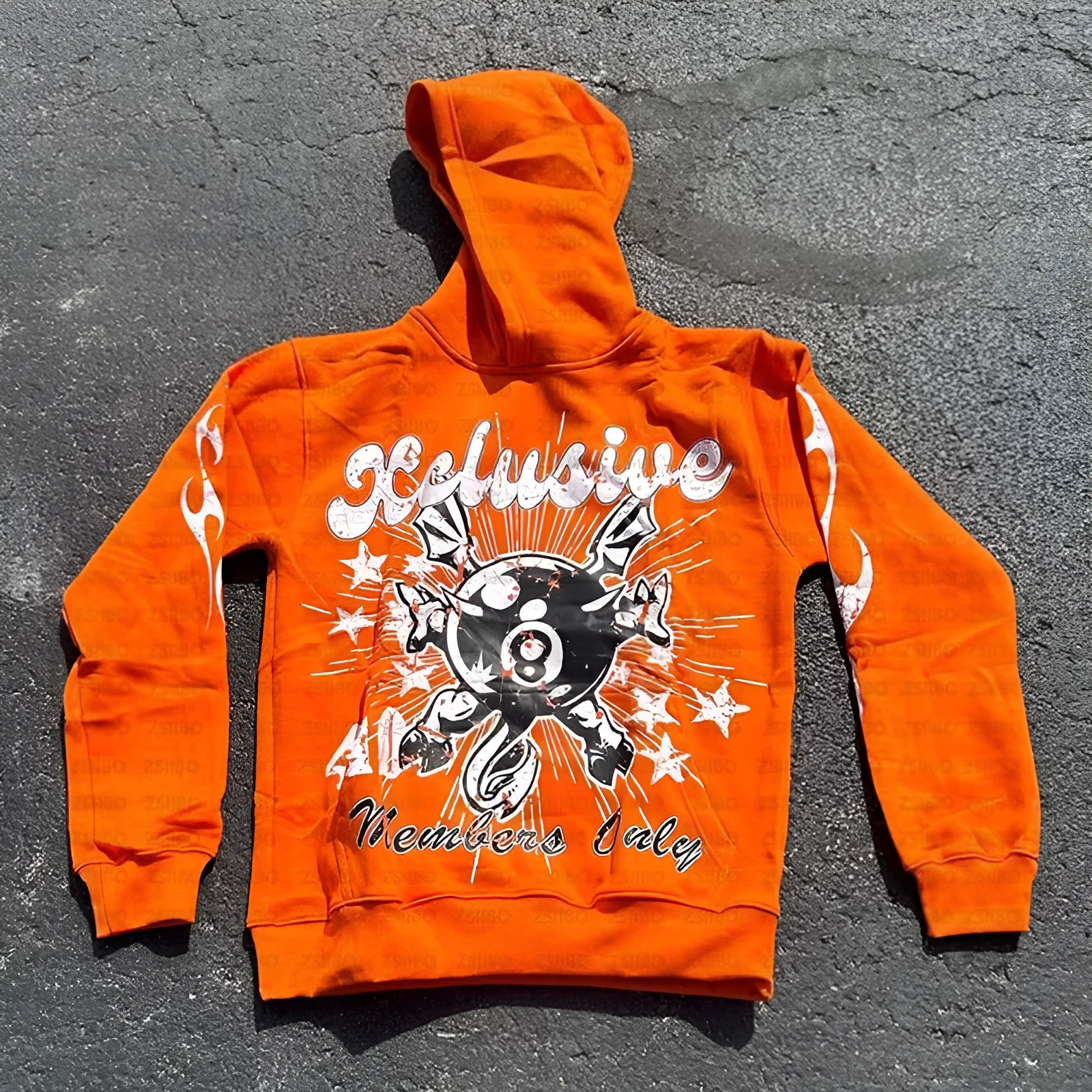 Loose-fitting street hipster pullover with personalised letter printing and a front pocket.