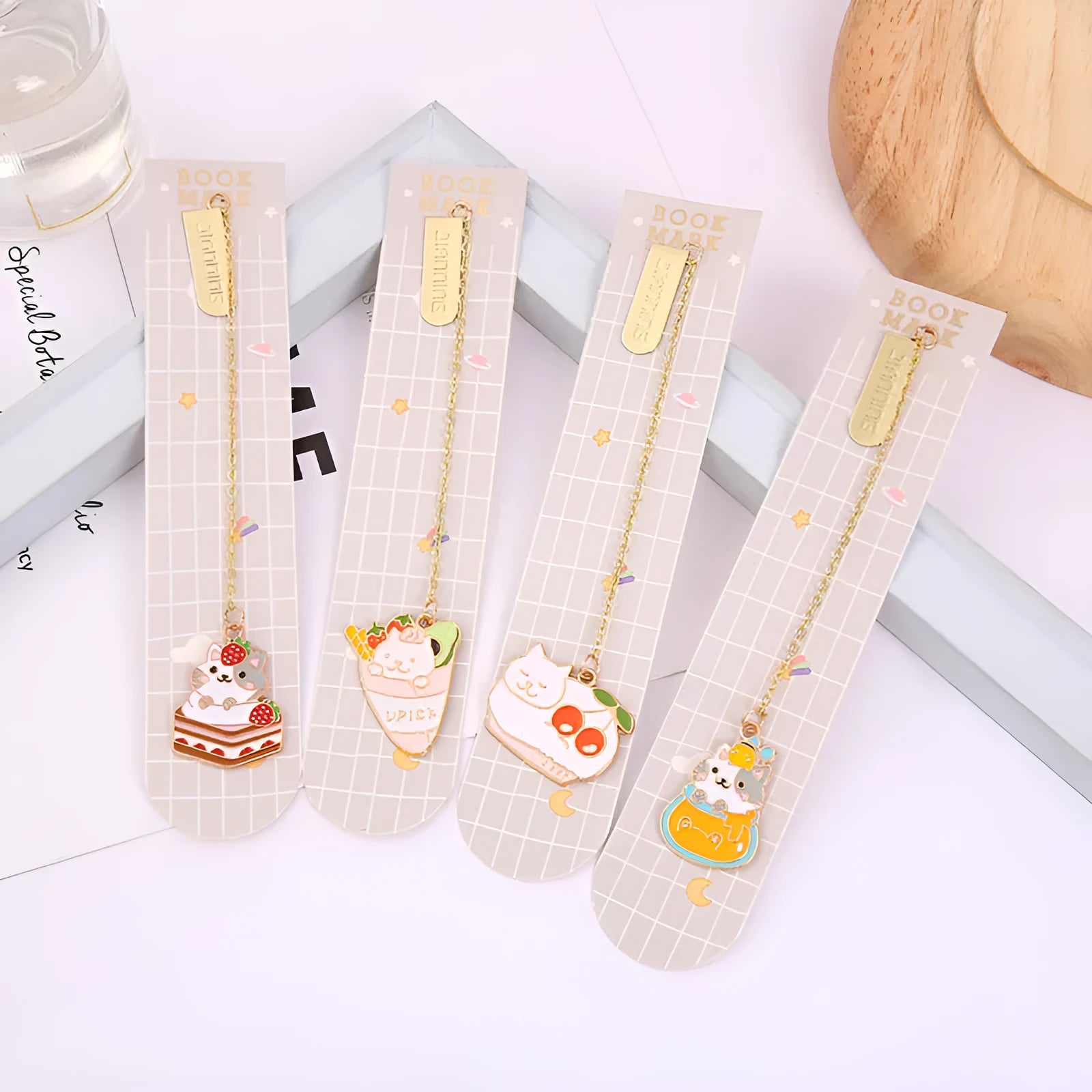 Jane Key Foodie Cute Pet Cat metal pendant bookmark with cartoon design on 3.8x18.3cm card.