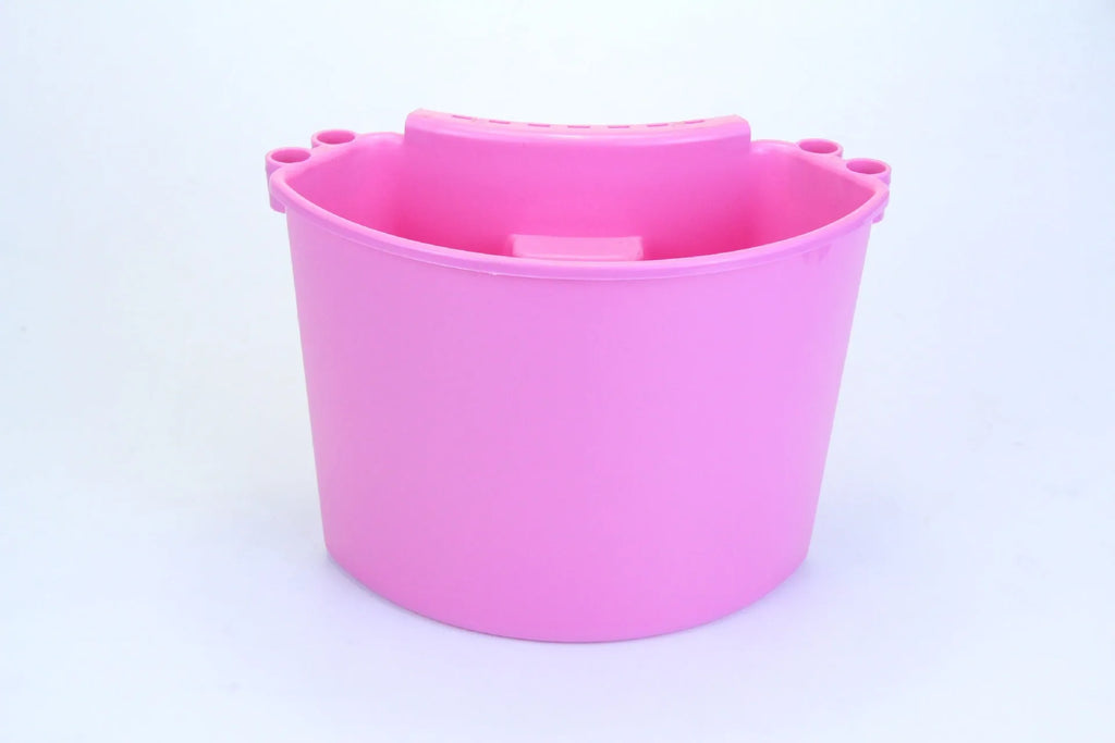 Black car washing bucket with interior washboard ridge, 30-litre capacity.