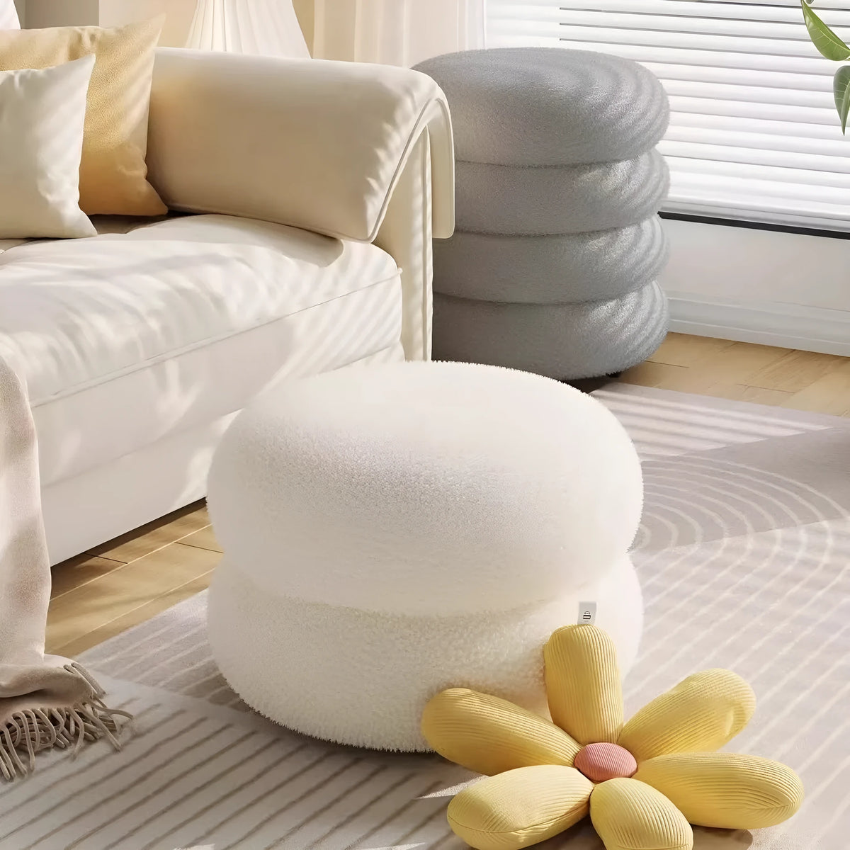 Small cream-style round stool with three-layer lamb sponge in four colour options