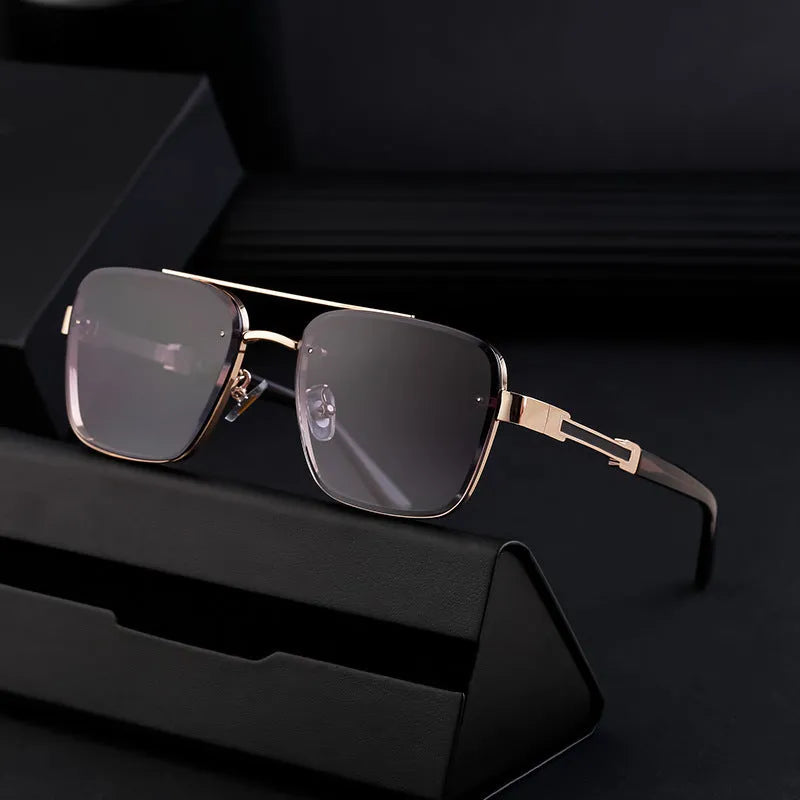 Men's vintage-style sunglasses with UV protection in gradient gold double gray colour with PC lenses