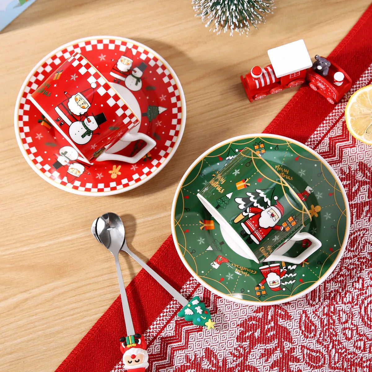Nordic Santa Claus ceramic coffee mug set with spoon, 200ml capacity, height 6.8cm, caliber 8.5cm, cartoon Santa pattern