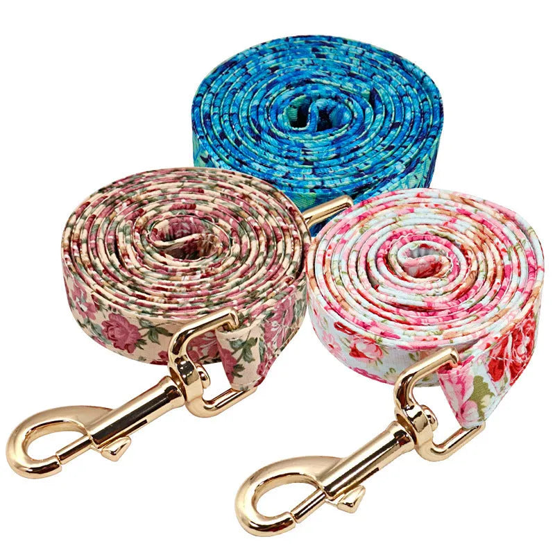 Nylon dog traction rope leash 1.5m x 2cm in small floral beige colour on white background