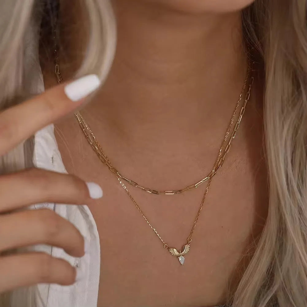 Close-up of a 925 silver eagle pendant necklace on an adjustable O-ring chain, showing white gold and yellow gold colour options.