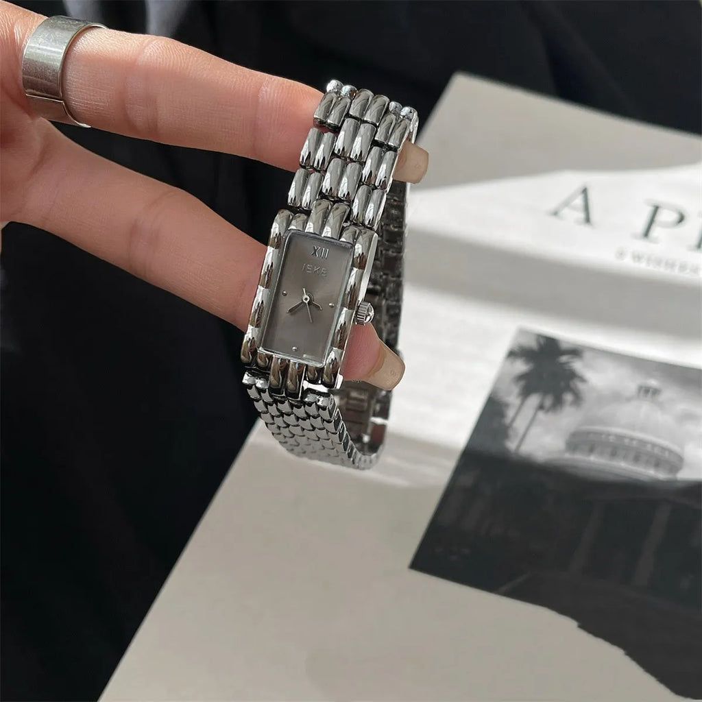 Women's mid-ancient bracelet watch with 15mm dial and butterfly buckle in silver or gold colours