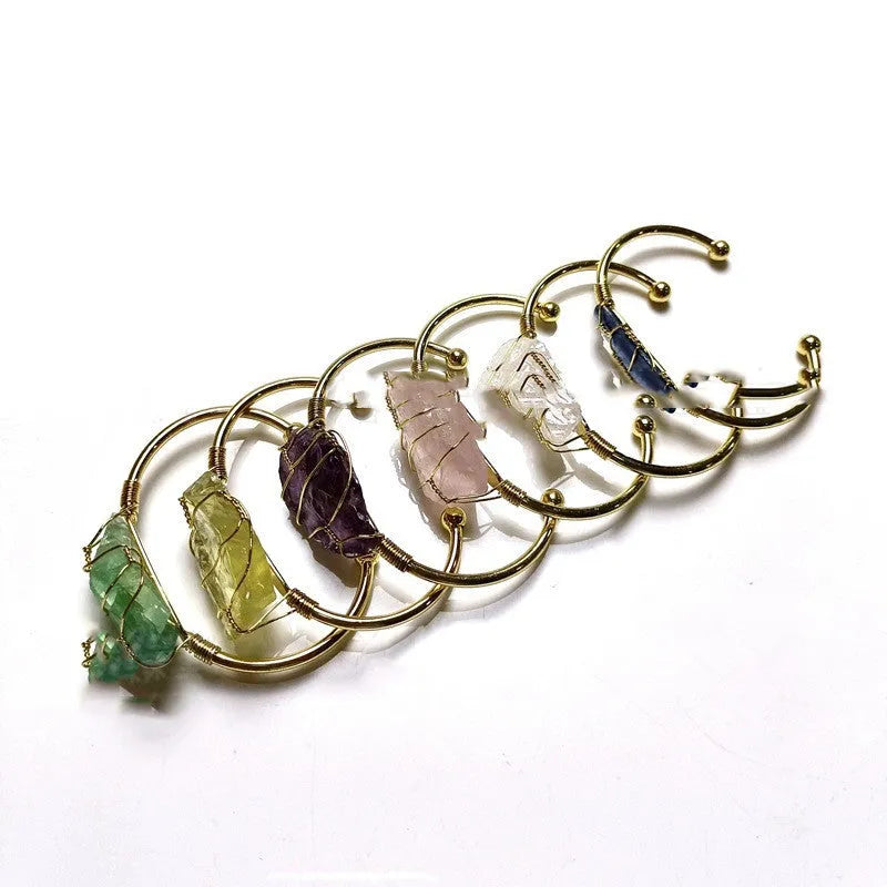 Natural rough stone crystal bracelet with gold winding in a geometric bohemian style.