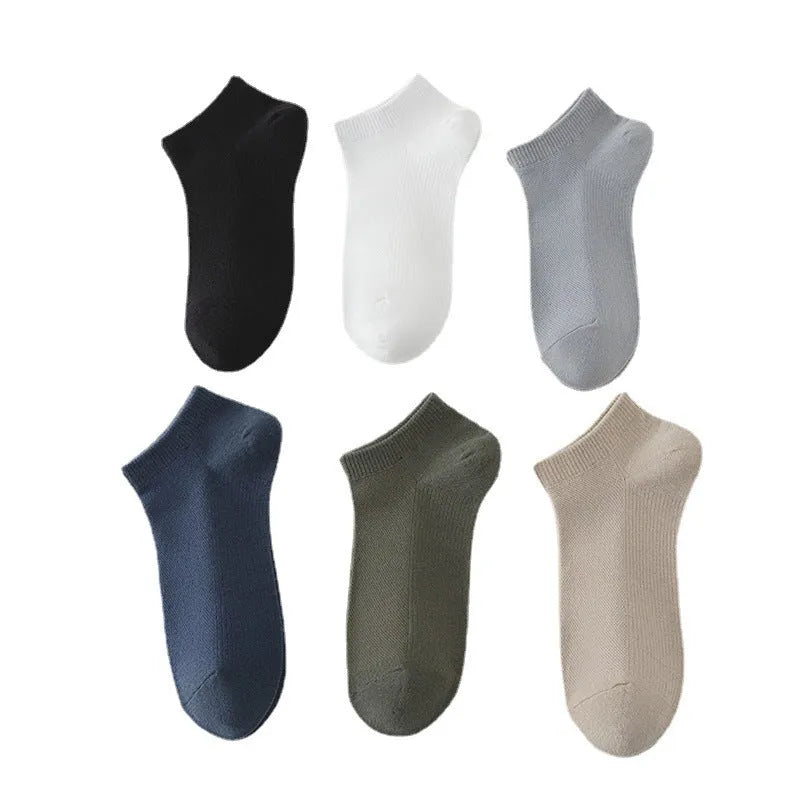 Men's solid colour low-cut boat socks in polyester, shown in multiple colour options.