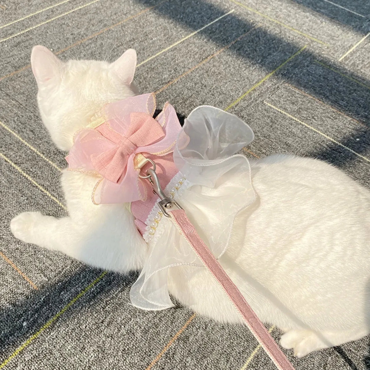 Vest-style nylon pet leash with pearl chiffon chest strap in blue and pink for dogs and cats