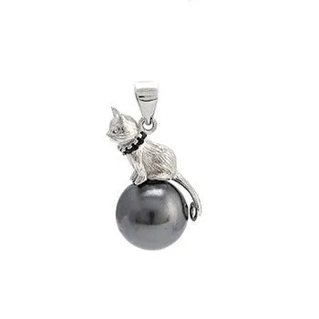 925 sterling silver cat pendant necklace with detailed feline design on clavicle length chain