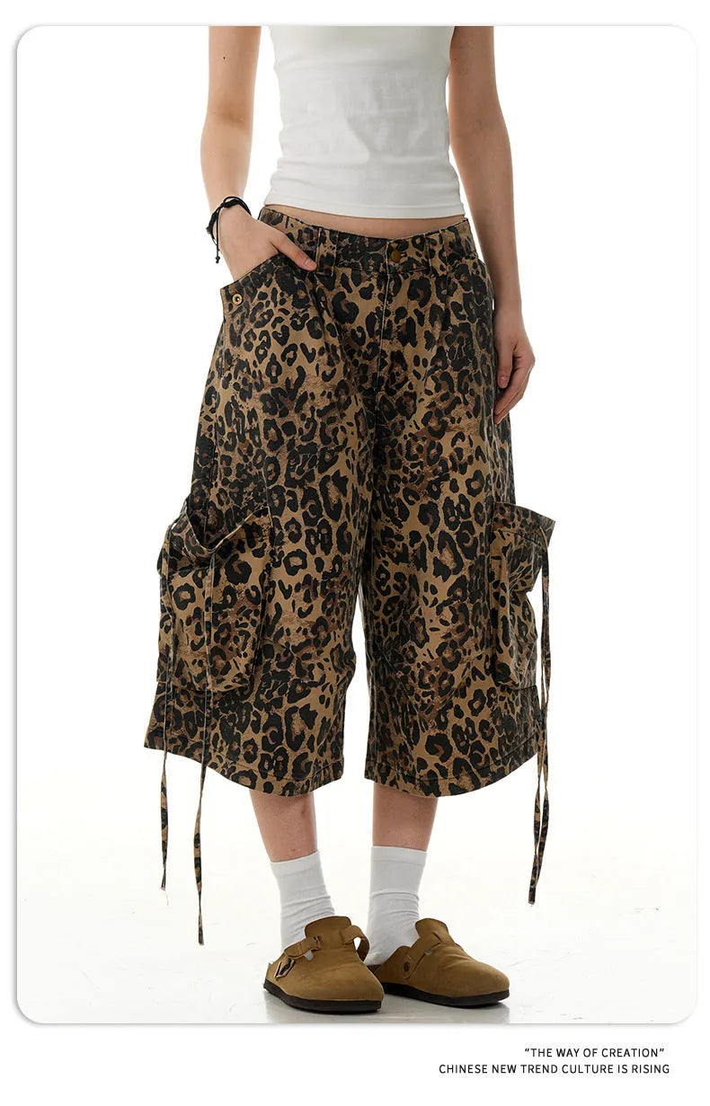 Women's leopard print cropped trousers with high waist and straight leg in cotton fabric