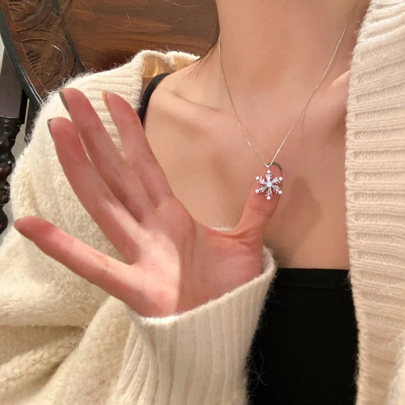 Silver snowflake pendant necklace on woman, copper base with electroplated finish, 45 cm chain