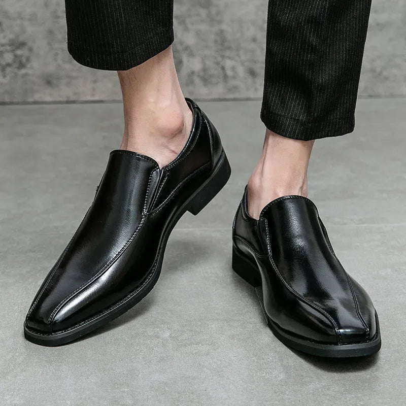 Men's black patent leather pointed toe casual shoes with a flat rubber sole