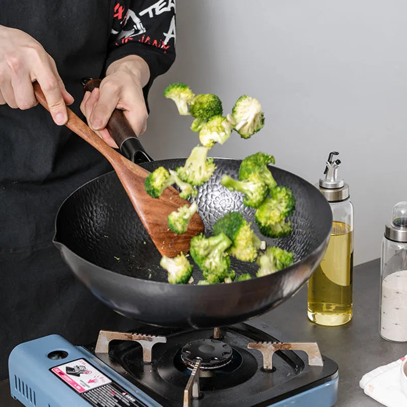 Traditional black iron wok with wooden handle, 40cm diameter cooking pan
