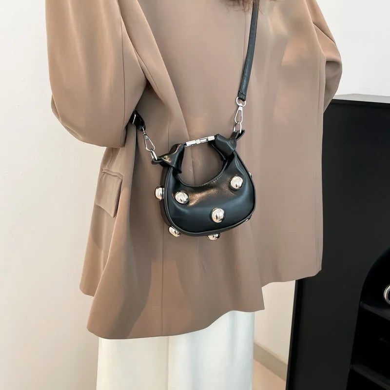 Mini PU messenger bag for women with sewing line detail, in horizontal square shape, black colour, single shoulder strap