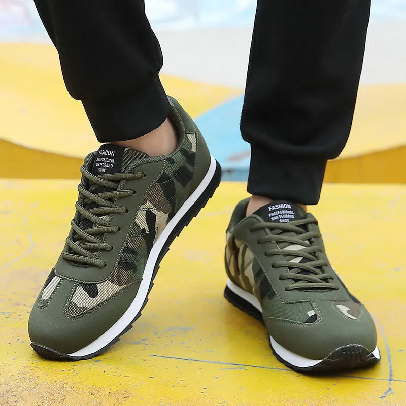 Camouflage pattern sports running shoes with suede upper and breathable mesh lining