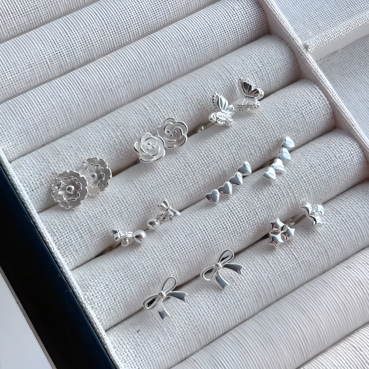 999 pure silver ear studs with butterfly design and tightening buckle in E9949 colour