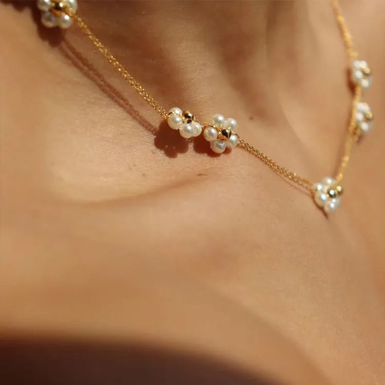 Simple pearl flower necklace on alloy chain, gold colour, 40+5cm length, adjustable circumference