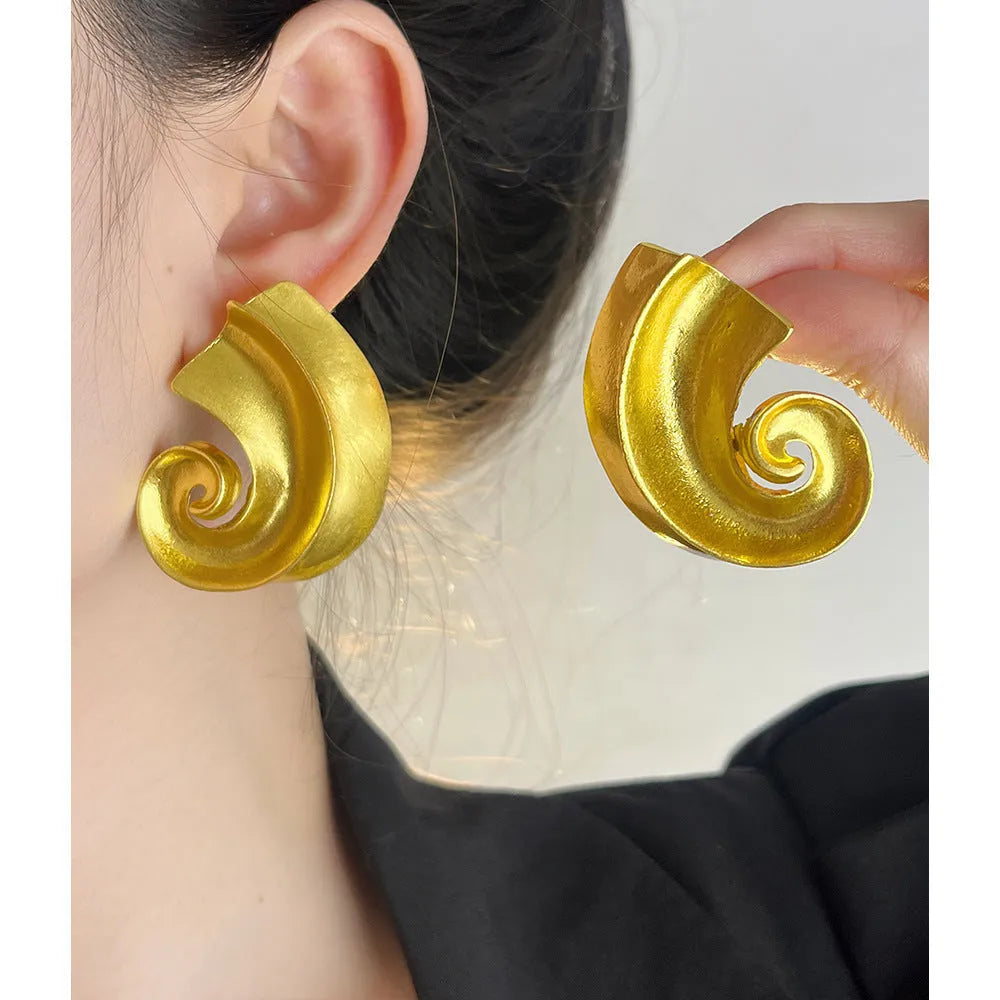 Geometric retro design ear studs with 5cm measurement in gold electroplated finish