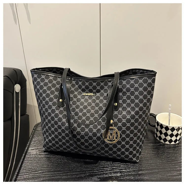 PU shoulder bag in street trend style with visible sewing thread detail