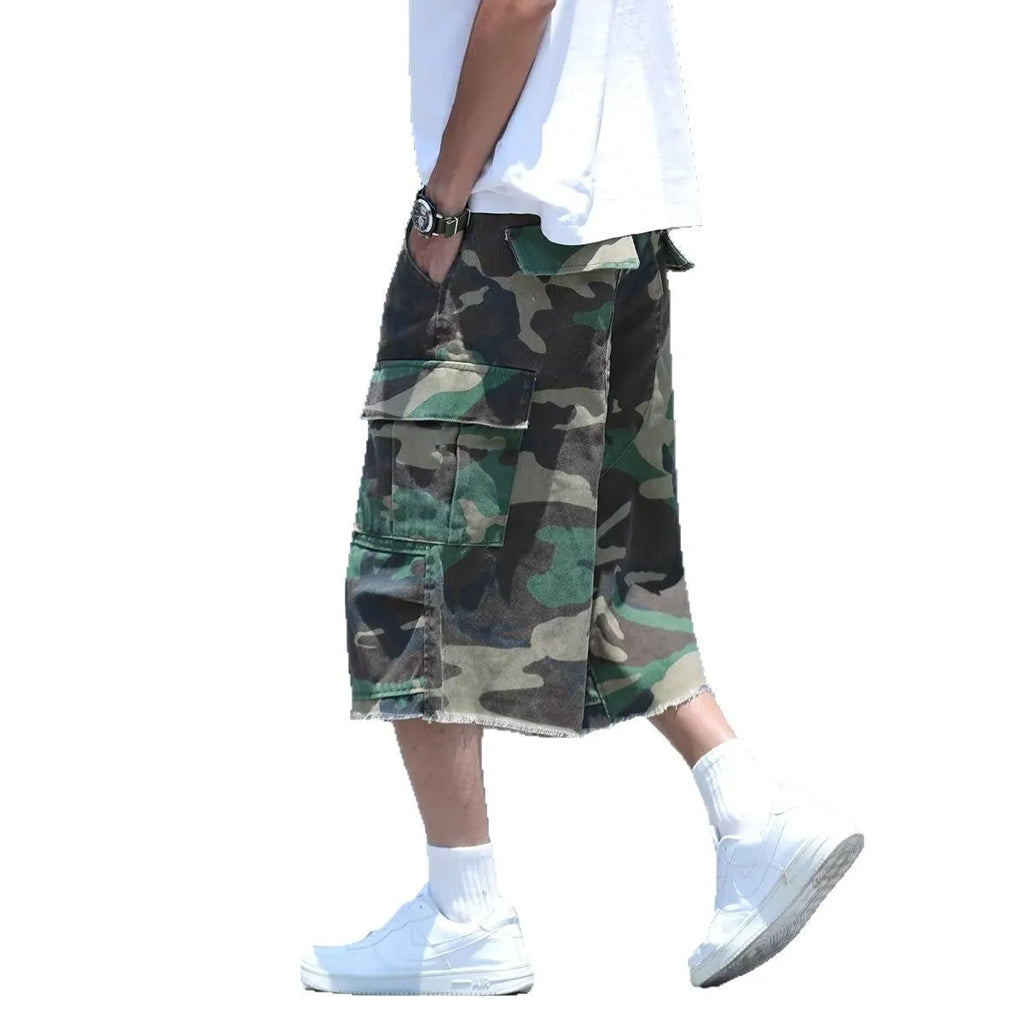 Men's cotton camouflage shorts in American retro style with loose fit and cropped length