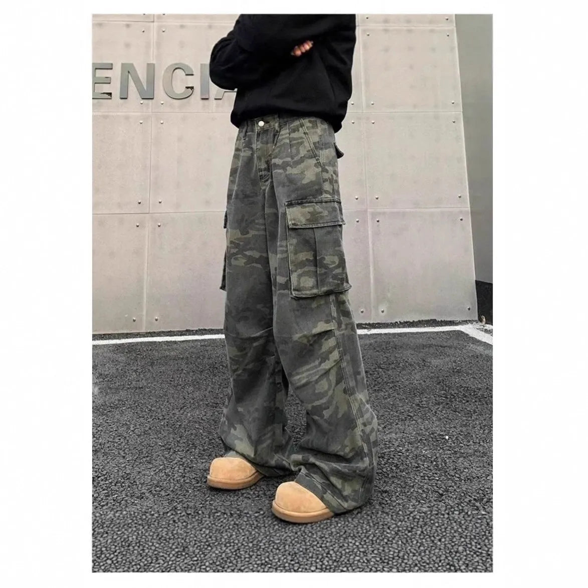 American vintage washed camouflage cotton blend cargo trousers with multiple pockets, shown in colour K0915.