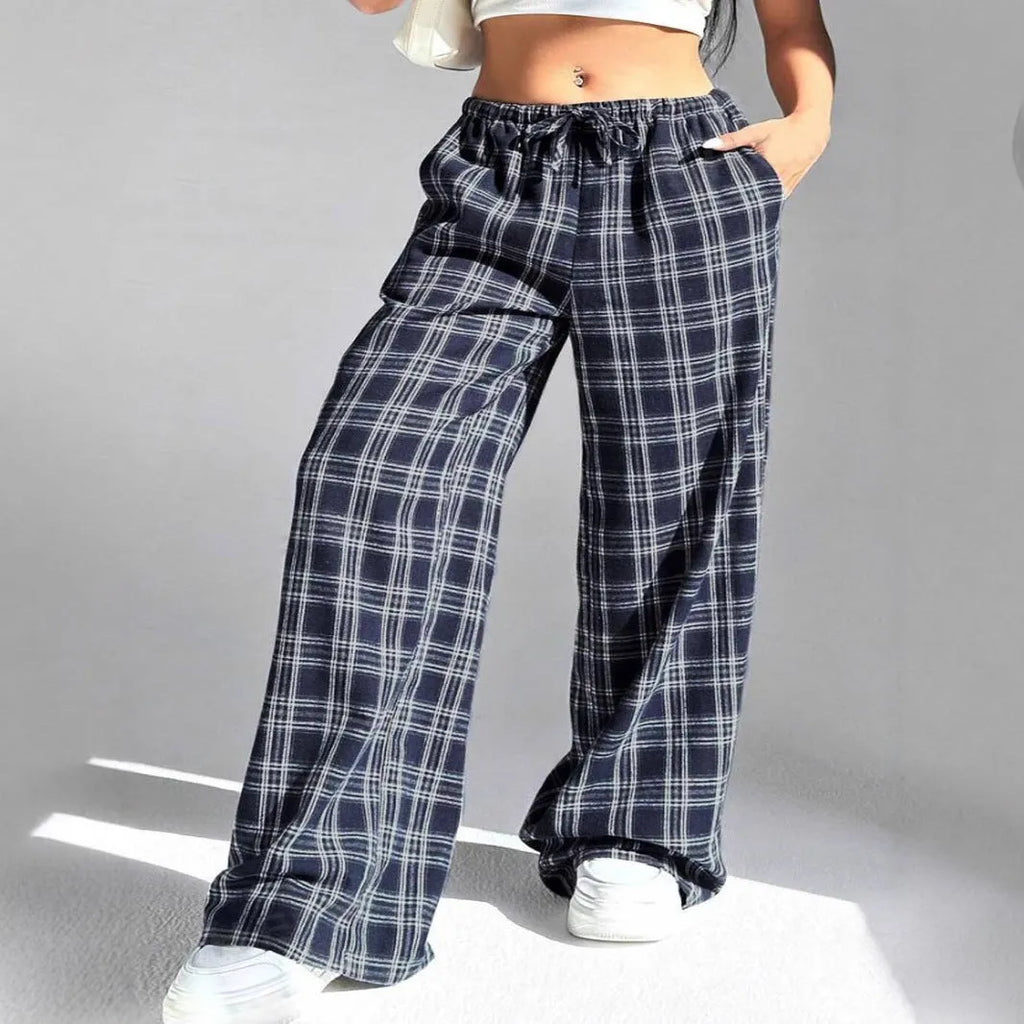 Women's loose plaid trousers with drawstring waist and front pockets in red or blue colours