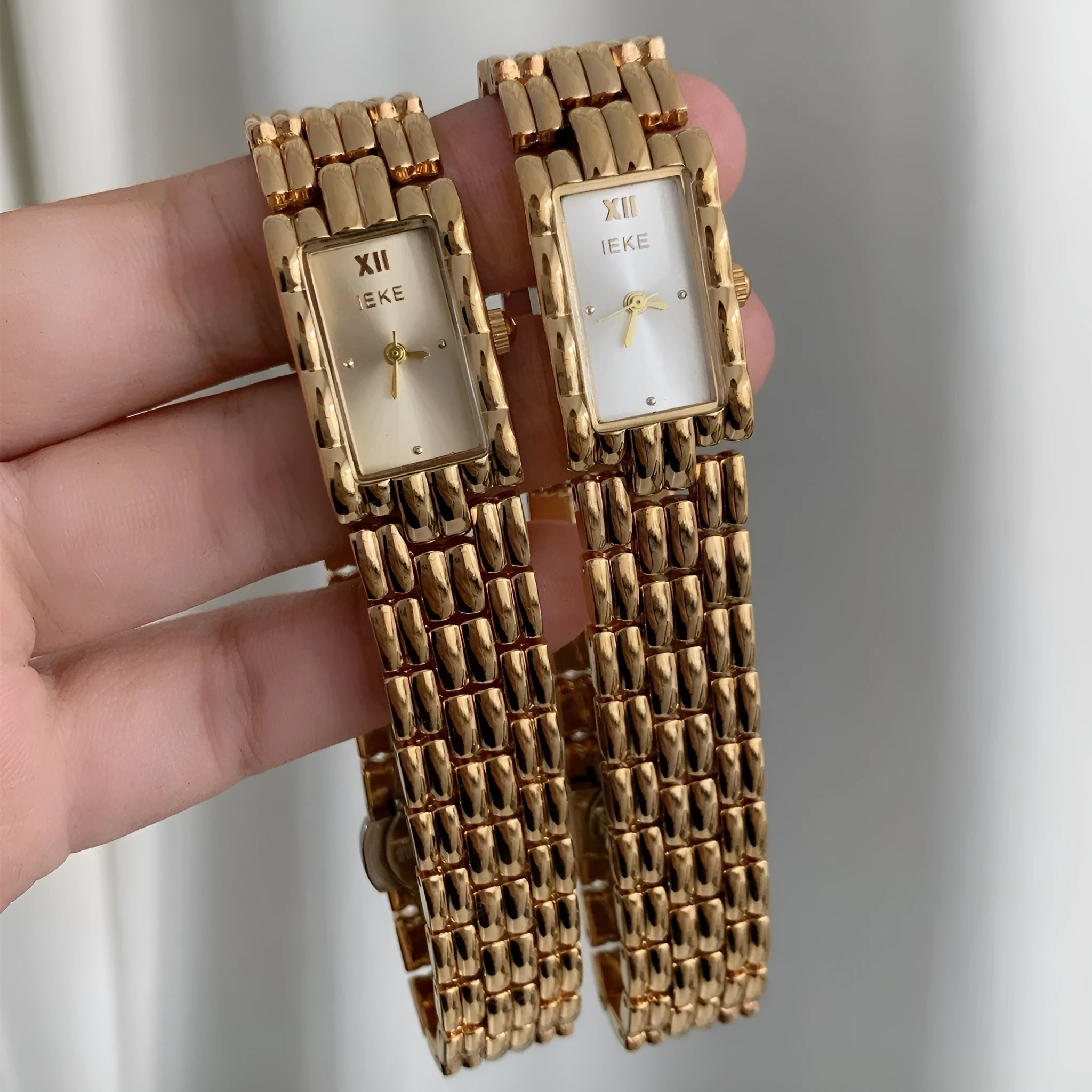 Women's mid-ancient bracelet watch with 15mm dial and butterfly buckle in silver or gold colours