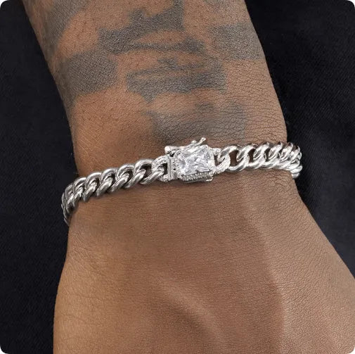 S925 sterling silver Cuban chain bracelet on flat surface showing link detail, 18cm unisex size