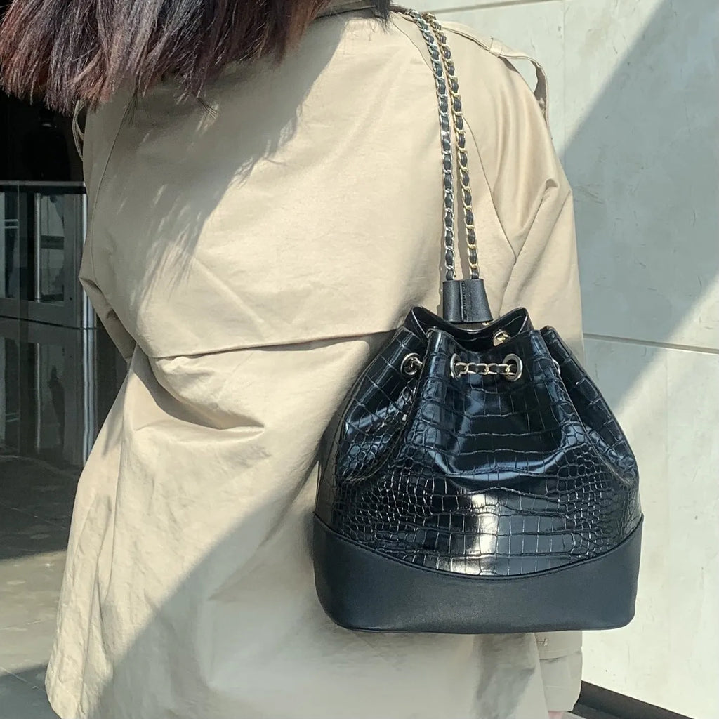 Women's black PU large capacity shoulder bag with chain detail, 22x29x10.5cm