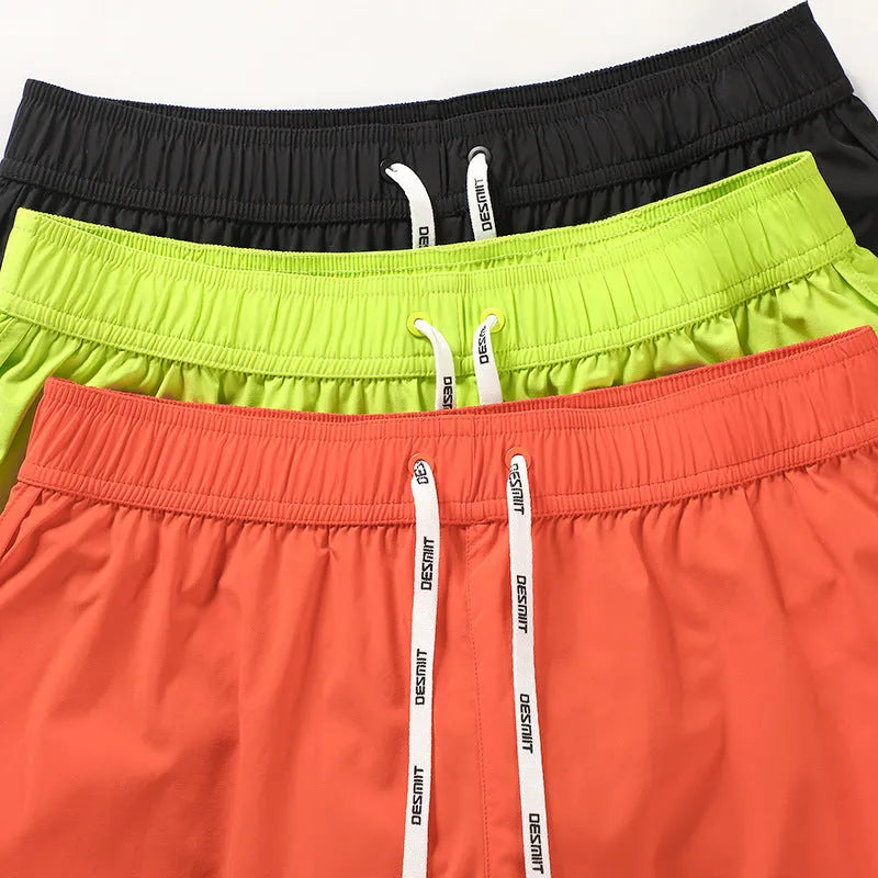 Men's loose fit beach shorts in polyester with elastic waistband for surfing and swimming