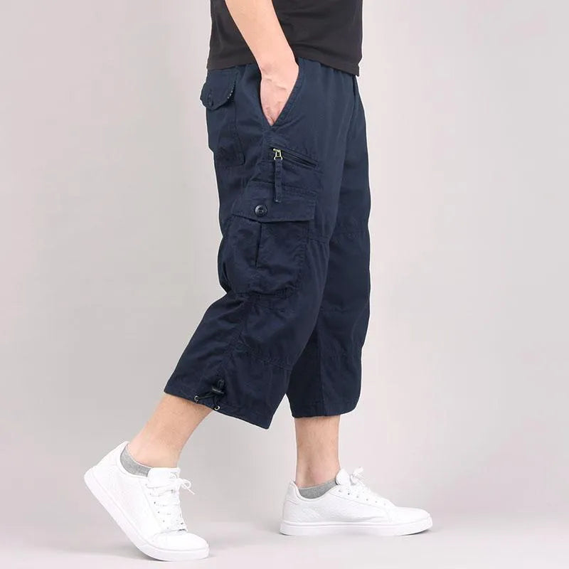Man wearing loose-fit cotton cropped casual pants in army green colour.