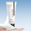White tube of 100ml whitening and freckle-removing facial cleanser for pore cleansing.