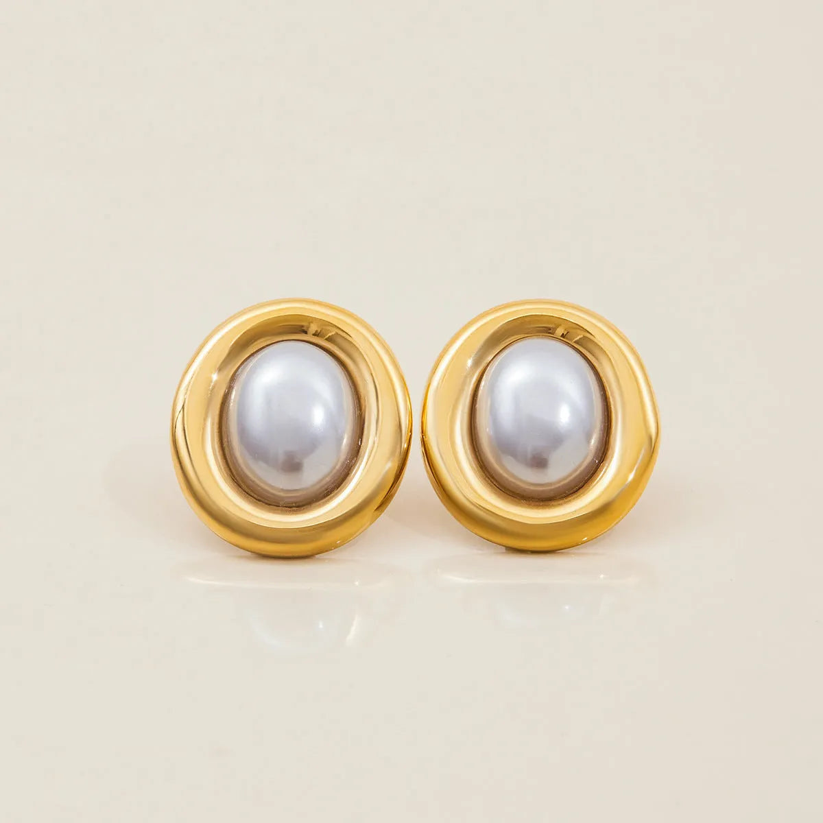 Stainless steel vintage pearl ear studs with electroplated finish, colour JDE0305051