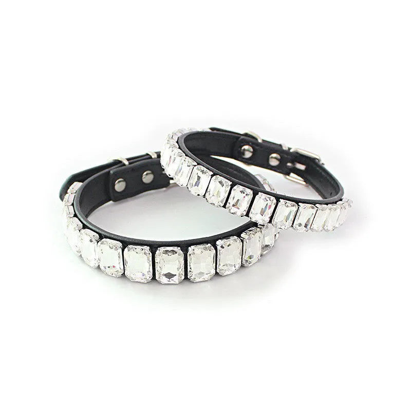 PU pet collar in multiple colours and sizes from XS to XL for dogs and cats.