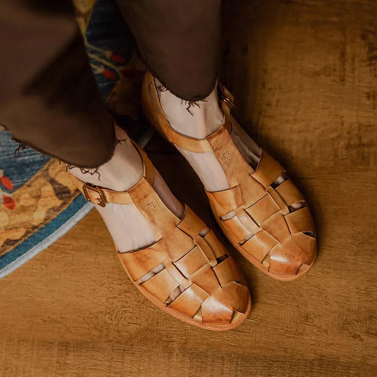 Women's low heel cage sandals in genuine leather with chunky heel and rubber sole, sizes 34-39