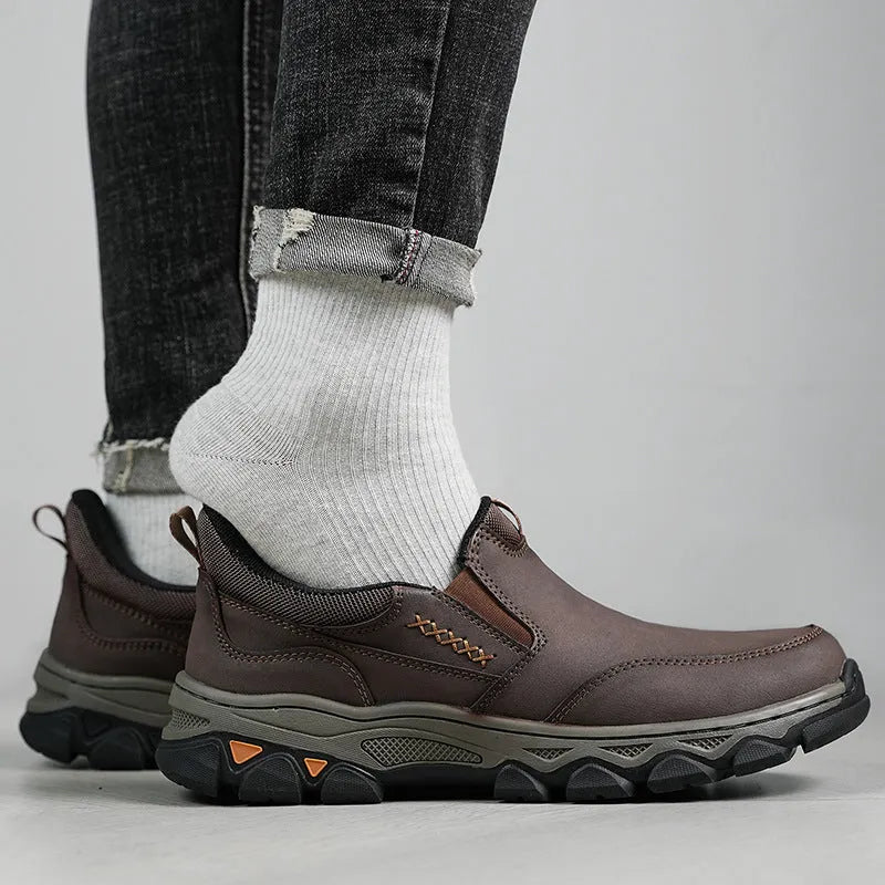 Men's black PU casual Oxford lace-up shoes with a flat heel and round toe on a wear-resistant rubber sole.
