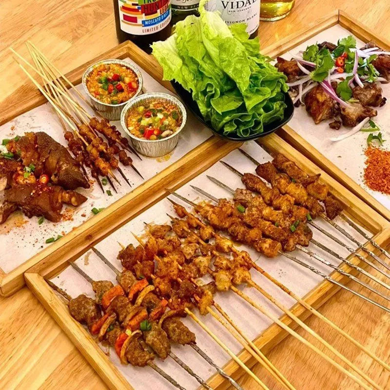 Square bamboo serving tray with brown handle for barbecue shops and restaurants