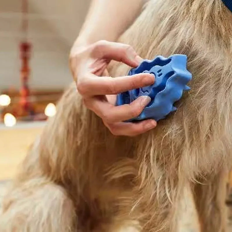Blue dog brush for grooming and shampooing with rubber bristles, puppy size, 7.5x12.5x4.5cm