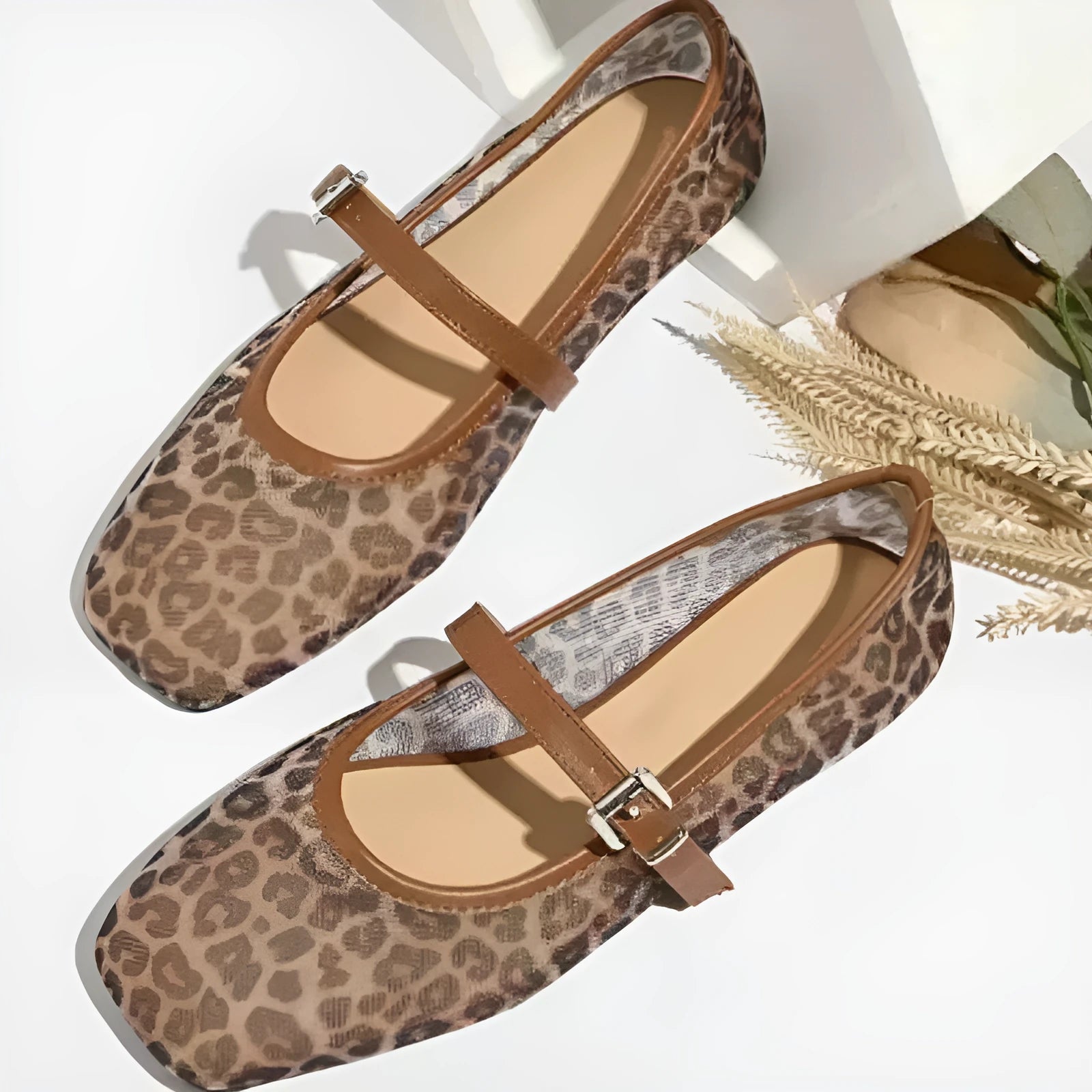 Leopard print mesh women's flat sandals with chain detail in brown colour