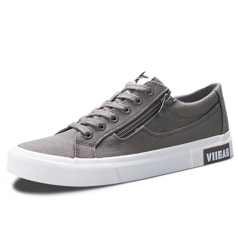 Men's canvas sports casual shoes in 2002 Black with low-top lace-up front, vulcanised rubber sole and round toe