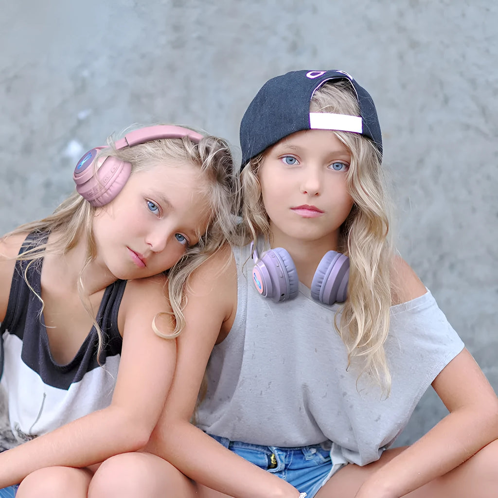 Wireless children's headphones with RGB lights in pink or purple colour options