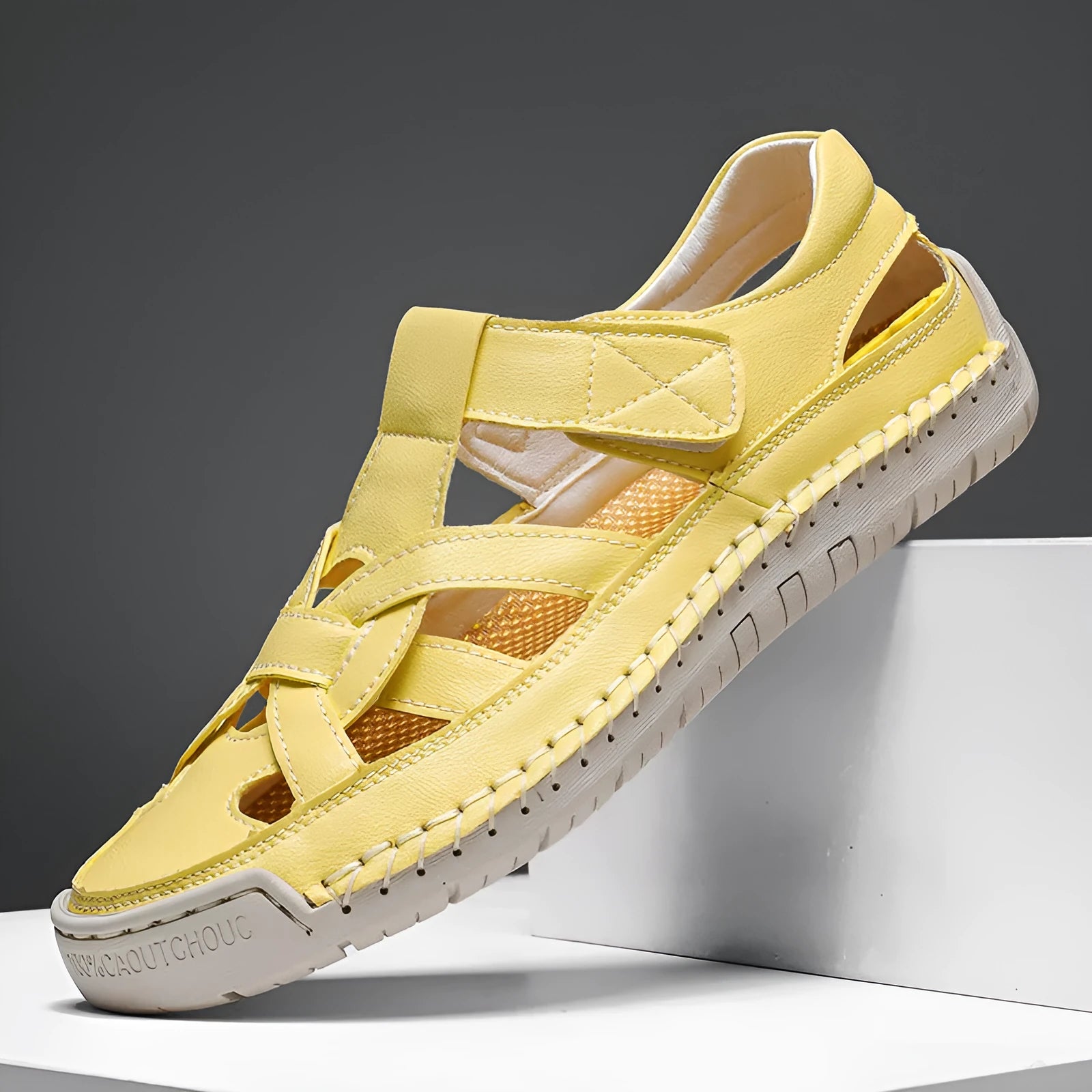Lightweight women's low-top casual shoes with Velcro strap and non-slip rubber sole.