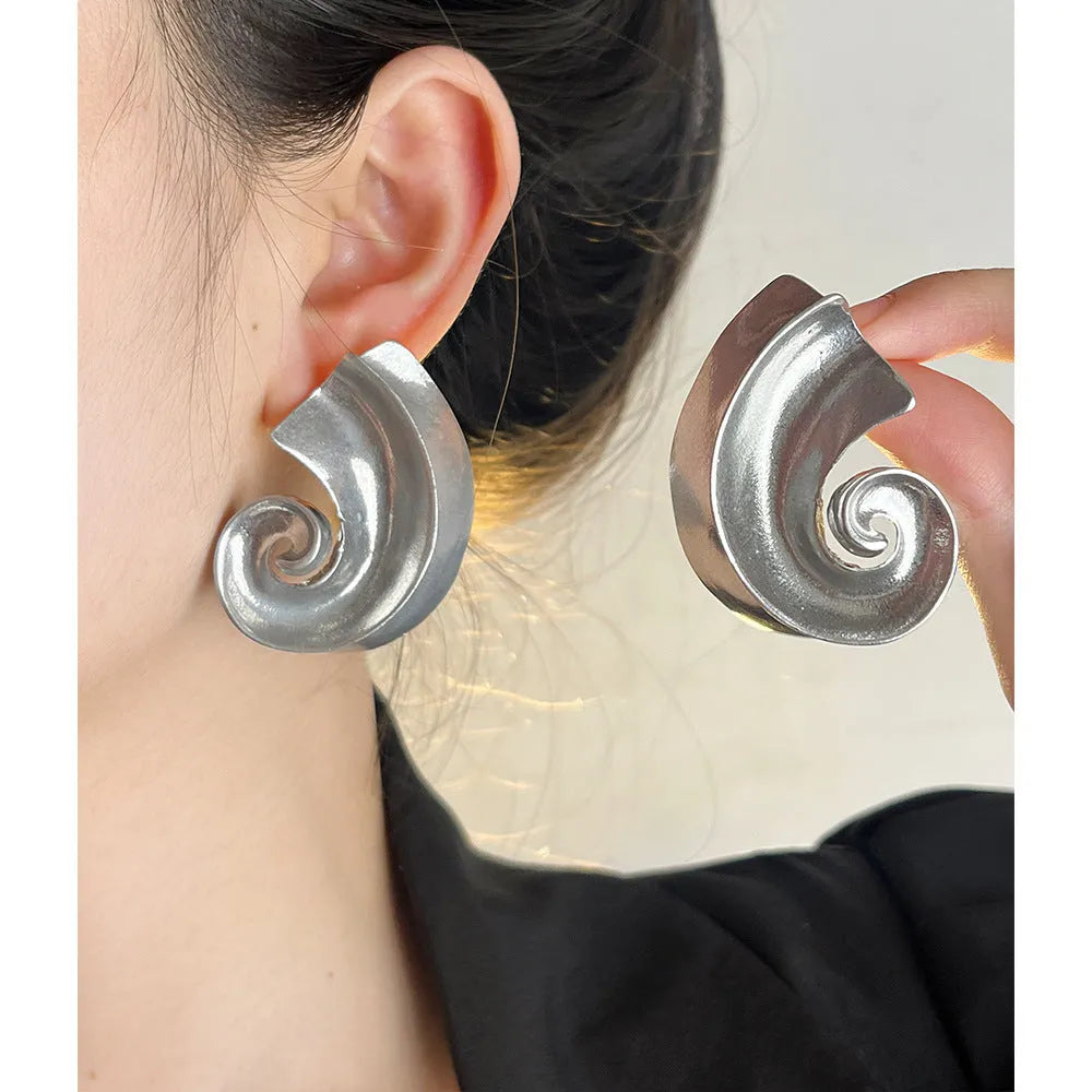 Geometric retro design ear studs with 5cm measurement in gold electroplated finish
